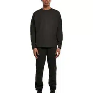 Oversize cut on sleeve long sleeve